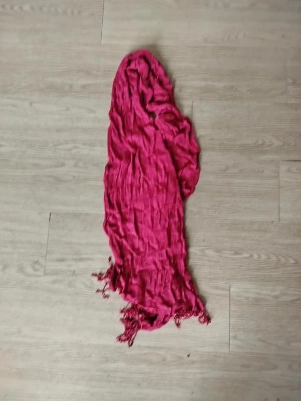 Foulard a franges coloris fushia